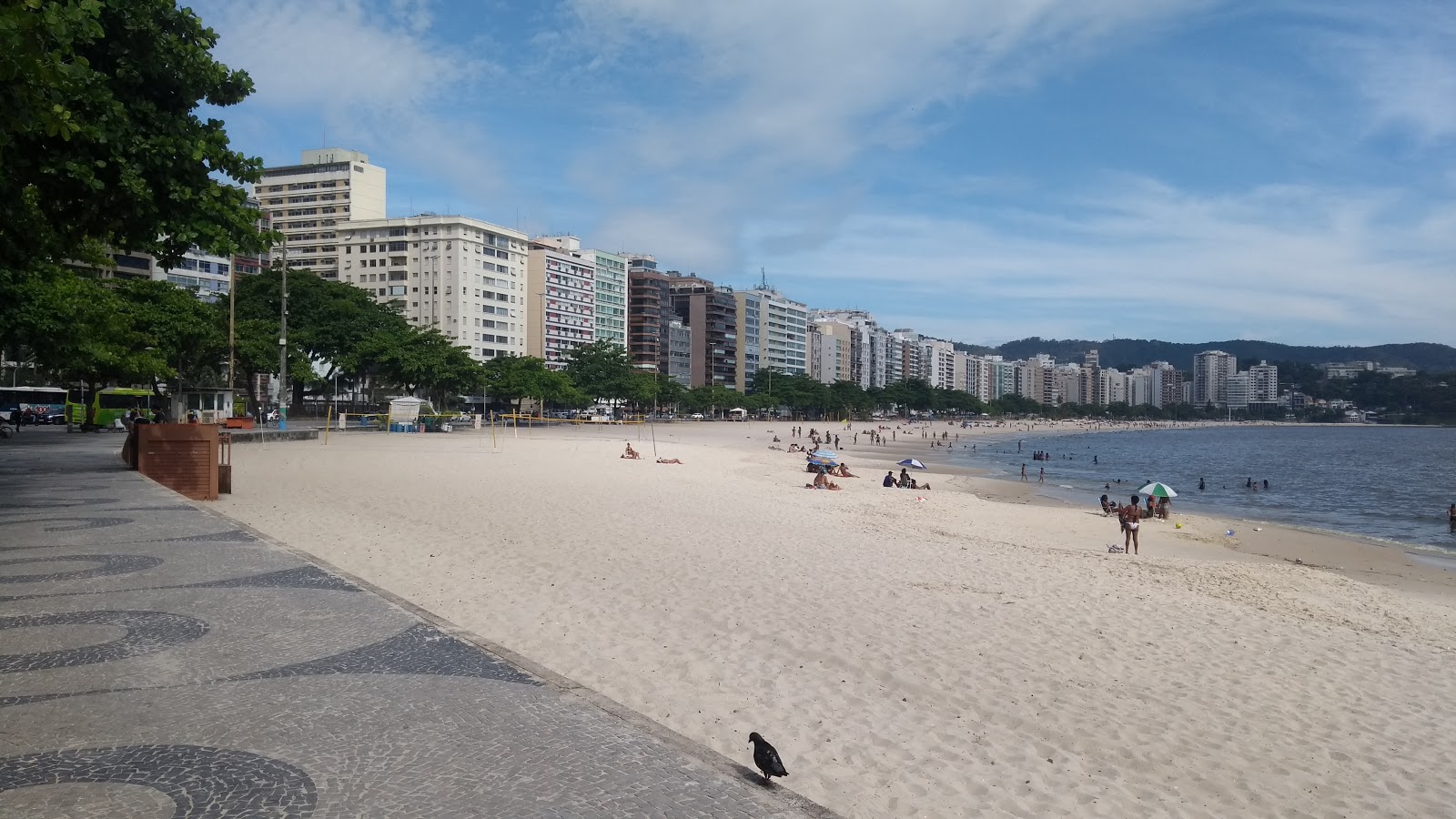 Photo of Icaraí Beach and the settlement