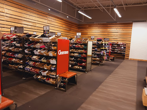 Shoe Store «DSW Designer Shoe Warehouse», reviews and photos, 6971 Grand Ave, Gurnee, IL 60031, USA