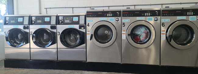 Comments and reviews of Selfies Laundromat on Lomond