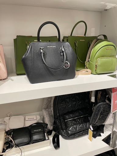 Fashion Accessories Store «Michael Kors», reviews and photos, 80 Premium Outlets Blvd Suite 323, Merrimack, NH 03054, USA