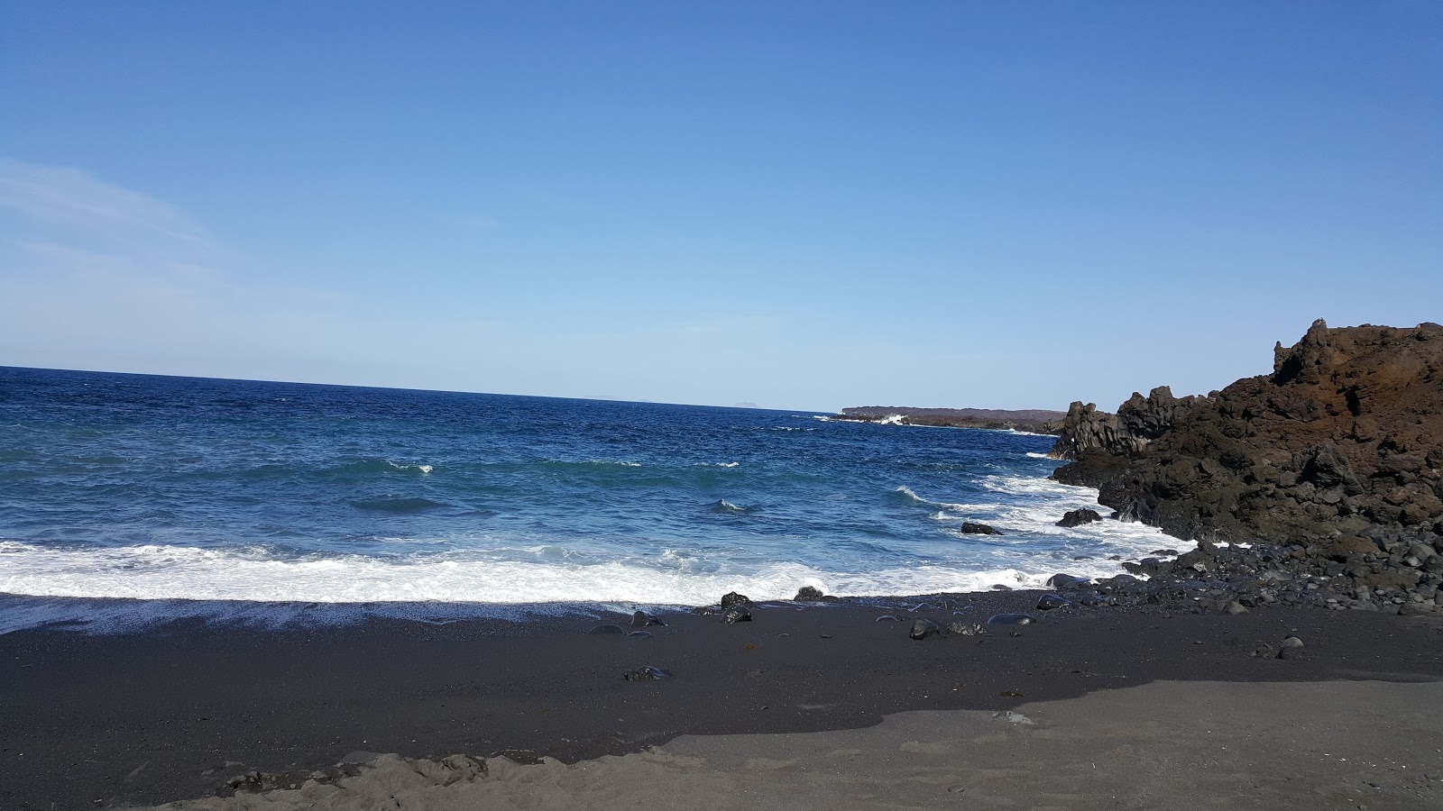 Foto van Playa de la Madera wilde omgeving