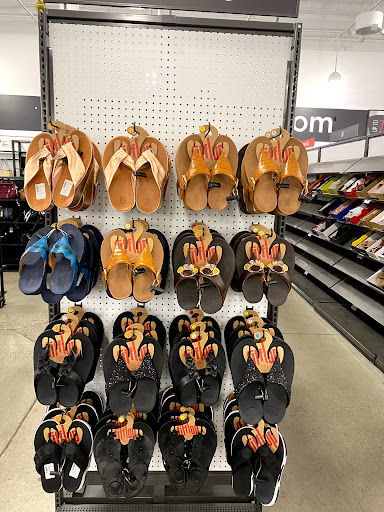 Department Store «Saks OFF 5TH», reviews and photos, 21500 Victory Blvd, Woodland Hills, CA 91367, USA