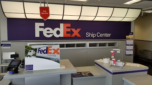 Shipping and Mailing Service «FedEx Ship Center», reviews and photos, 775 Summer St, South Boston, MA 02127, USA
