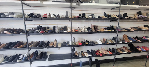 Consignment Shop «SecondHand Savvys», reviews and photos, 210 S Kings Ave, Brandon, FL 33511, USA