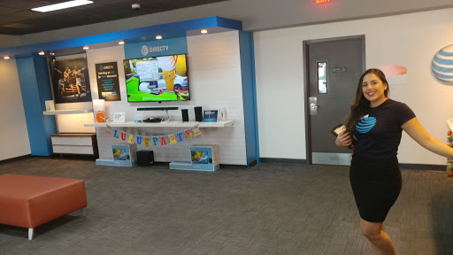Cell Phone Store «AT&T», reviews and photos, 7858 E 96th St, Fishers, IN 46037, USA