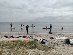 Fuglso Beach'in fotoğrafı dağlarla çevrili