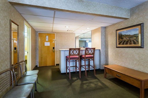 Hotel «Clarion Inn And Summit Center», reviews and photos, 852 N Gloster St, Tupelo, MS 38804, USA