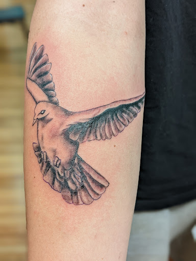 Tattoo Shop «Crazy Lady Ink», reviews and photos, 205 Lewis St S, Shakopee, MN 55379, USA