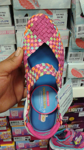 Stores to buy women's clarks sandals Nashville