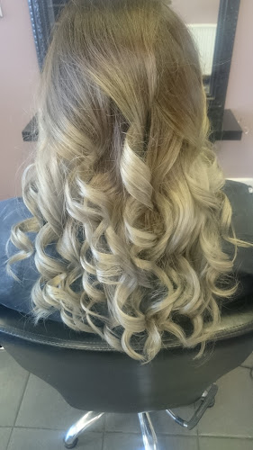 Reviews of Elegance Hair and Beauty Lounge in Cardiff - Beauty salon