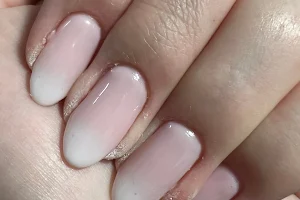 Nili nails and beauty image