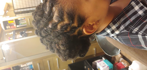 Hair Salon «Twisted Rootz Natural Hair Care Salon», reviews and photos, 2903 Oakland Ave, Greensboro, NC 27403, USA