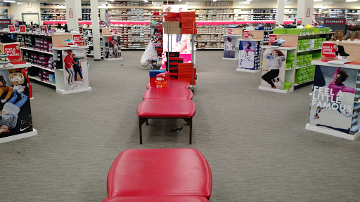 Shoe Store «Famous Footwear», reviews and photos, 1665 Olentangy River Rd, Columbus, OH 43212, USA