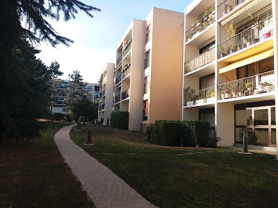 . à Villecresnes