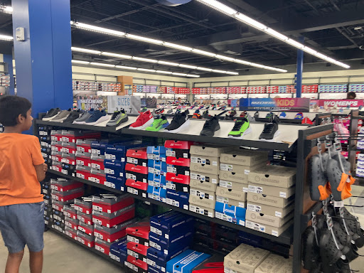 Shopping Mall «Williamsburg Premium Outlets», reviews and photos, 5715 Richmond Rd, Williamsburg, VA 23188, USA