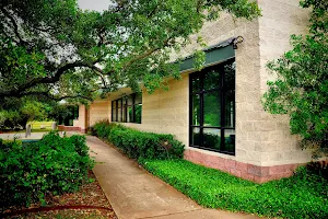 Hampton Branch at Oak Hill, Austin Public Library image