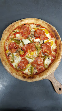 Pepperoni du Pizzas à emporter L'Oliv' Pizza à Décines-Charpieu - n°3