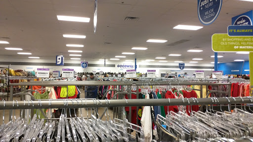 Thrift Store «Gilbert & University Goodwill Retail Store & Donation Center», reviews and photos, 1900 E University Dr, Mesa, AZ 85203, USA