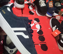 stock sepatu indonesia photo