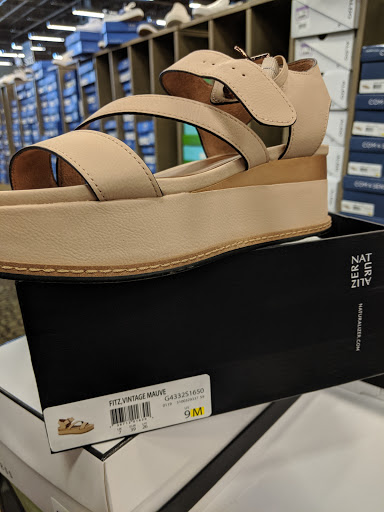 Shoe Store «DSW Designer Shoe Warehouse», reviews and photos, 200 Town Centre Dr, Glen Mills, PA 19342, USA