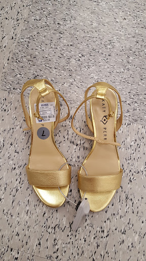 Clothing Store «Ross Dress for Less», reviews and photos, 1720 Douglas Rd, Oswego, IL 60543, USA