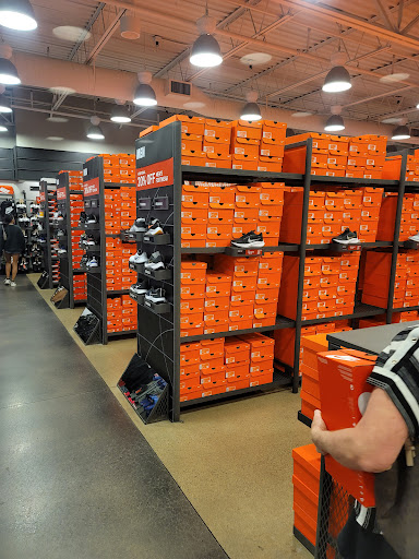 Shopping Mall «Grove City Premium Outlets», reviews and photos, 1911 Leesburg Grove City Rd, Grove City, PA 16127, USA