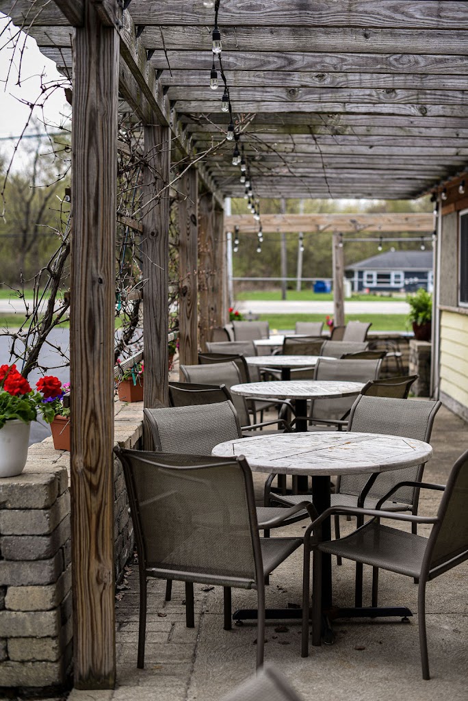 Canoe Club Wine Bar 43440