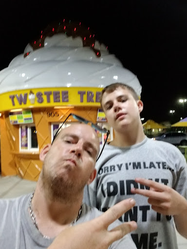 Ice Cream Shop «Twistee Treat Tarpon Springs», reviews and photos, 905 E Tarpon Ave, Tarpon Springs, FL 34689, USA