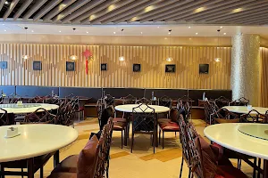 Four Seasons Chinese Restaurant EmQuartier image