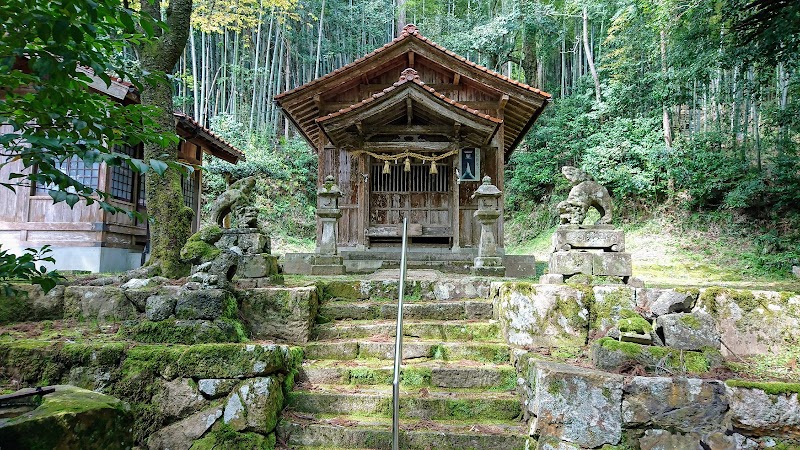 嘉羅久利神社