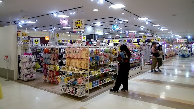 サンキューマート横浜ワールドポーターズ店 神奈川県横浜市中区新港 ファッション アクセサリー店 衣料品 グルコミ