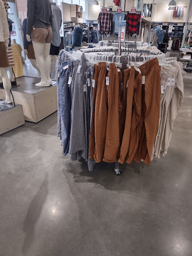 Shoe Store «DSW Designer Shoe Warehouse», reviews and photos, 10060 Reisterstown Rd, Owings Mills, MD 21117, USA