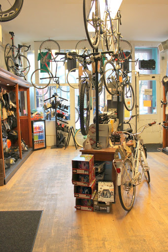 Bicycle Store «Roscoe Village Bikes», reviews and photos, 2016 W Roscoe St, Chicago, IL 60657, USA