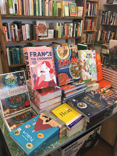 Book Store «Dog Eared Books», reviews and photos, 900 Valencia St, San Francisco, CA 94110, USA