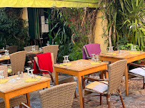 Atmosphère du Restaurant méditerranéen La Favouille ( cuisine Provencale ) à Le Lavandou - n°4