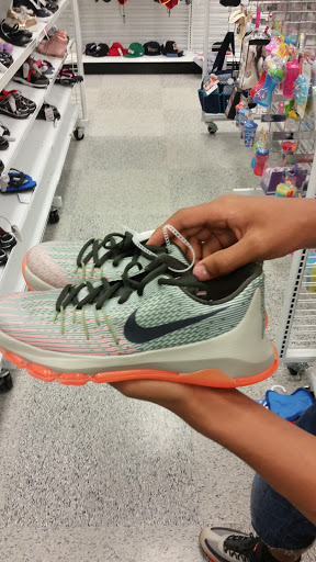 Clothing Store «Ross Dress for Less», reviews and photos, 257 N Weber Rd, Bolingbrook, IL 60490, USA