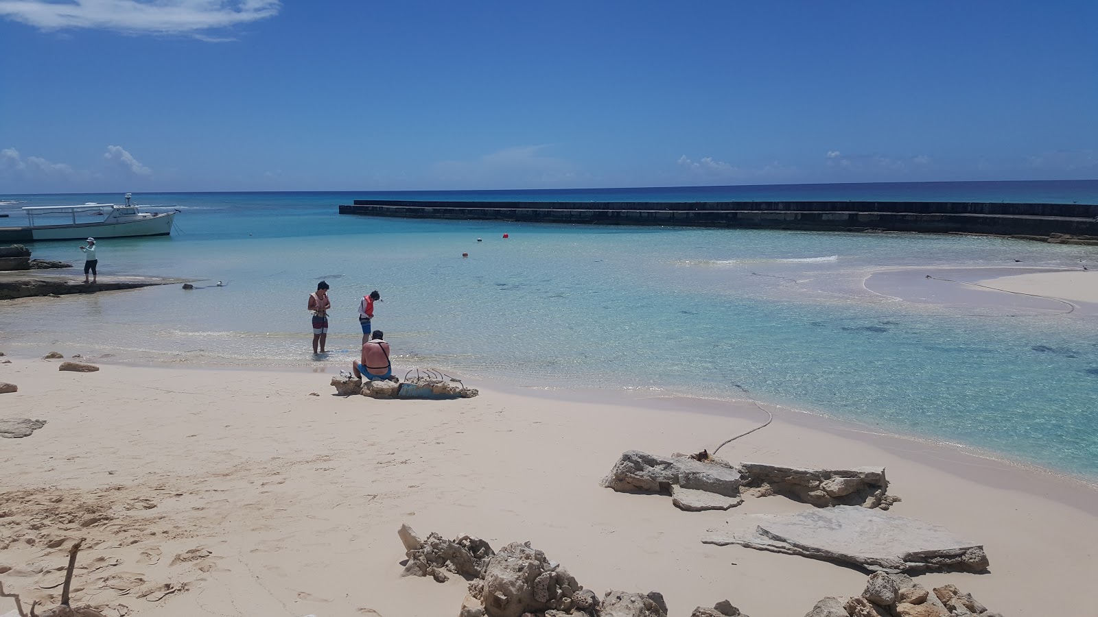 Foto von Balfour Town beach mit beiger sand Oberfläche
