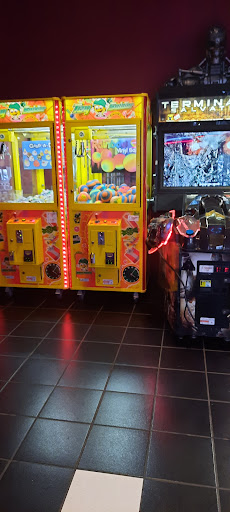 Movie Theater «Regal Cinemas Quaker Crossing 18», reviews and photos, 3450 Amelia Drive, Orchard Park, NY 14127, USA