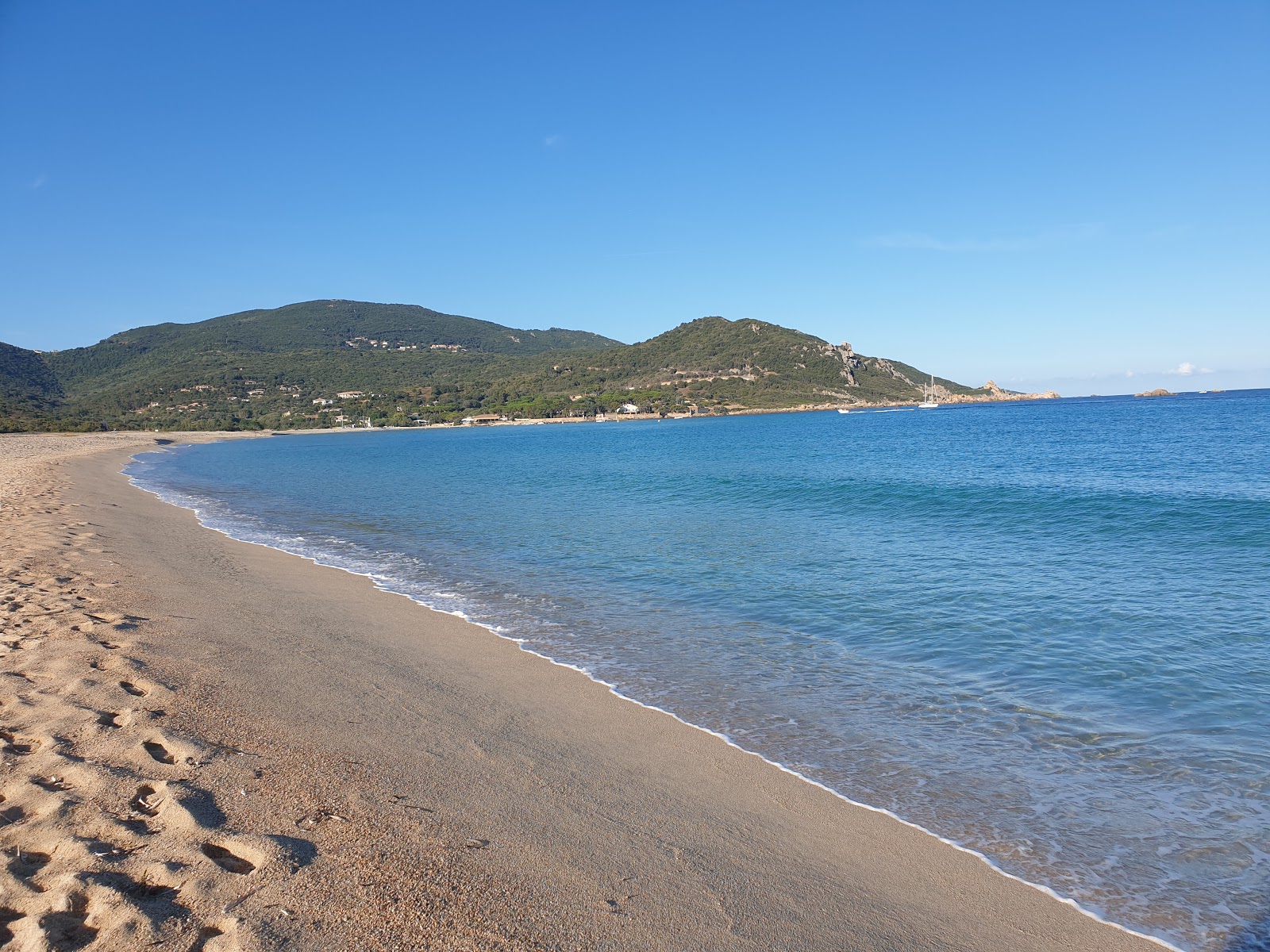 Foto von Portigliolo beach mit heller feiner sand Oberfläche