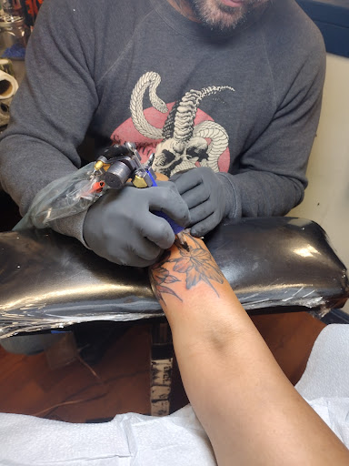 Tattoo Shop «Gold Coast Tattoo Studio», reviews and photos, 639 Lighthouse Ave, Monterey, CA 93940, USA