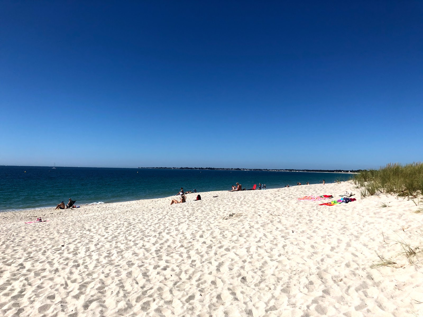 Φωτογραφία του Plage de Kermor με μακρά ευθεία ακτή