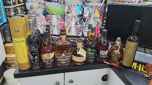 Liquor Store «Royal Liquor & Wine», reviews and photos, 1015 N Randall Rd, Elgin, IL 60123, USA