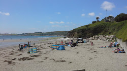 Pendower Beach'in fotoğrafı uçurumlarla desteklenmiş