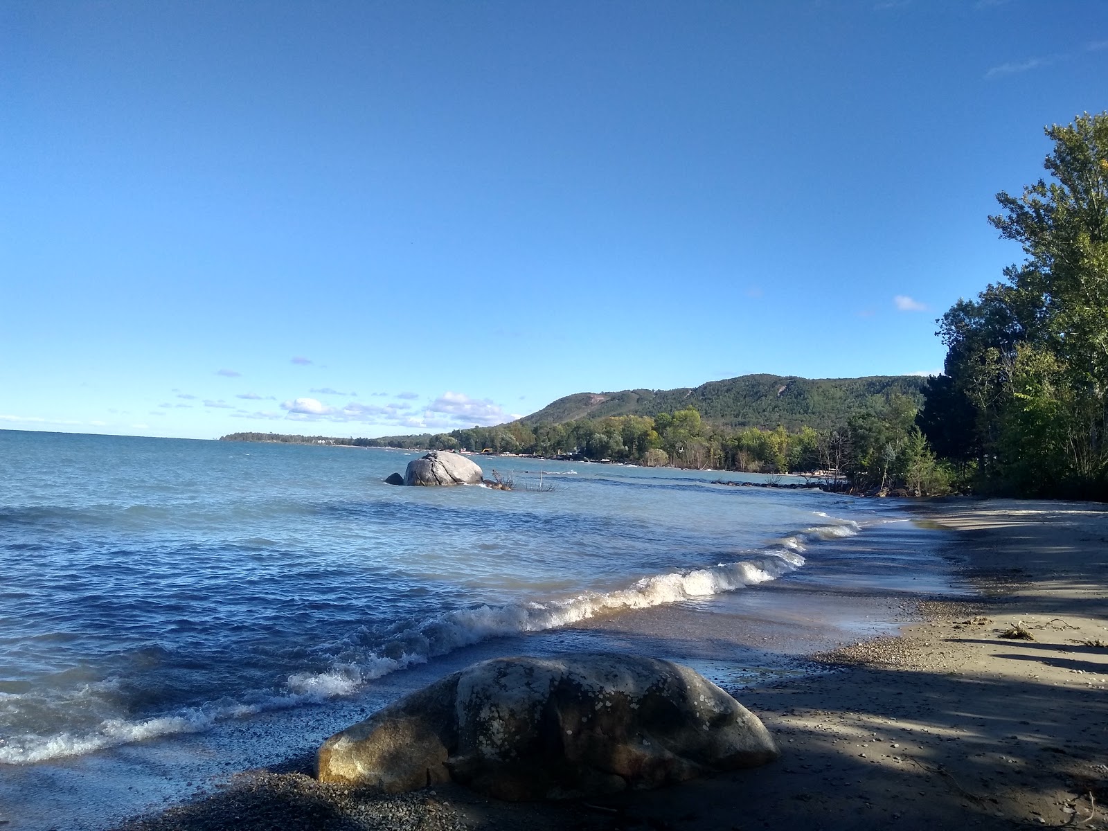 Council Beach的照片 带有碧绿色纯水表面
