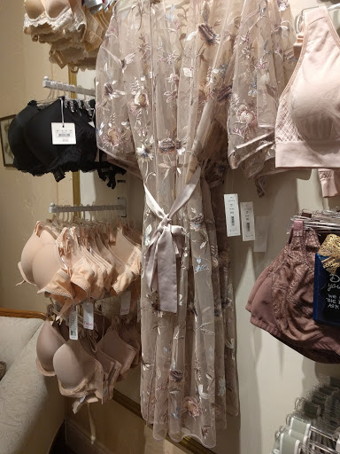 Lingerie Store «A Revelation in Fit», reviews and photos, 3974 Piedmont Ave, Oakland, CA 94611, USA