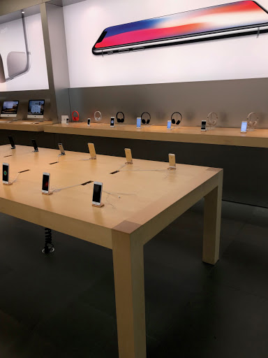 Computer Store «Apple Kenwood Towne Centre», reviews and photos, 7875 Montgomery Rd, Cincinnati, OH 45236, USA