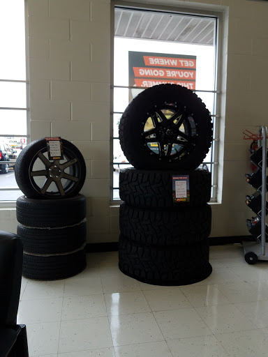 Tire Shop «Les Schwab Tire Center», reviews and photos, 17235 SE 272nd St, Covington, WA 98042, USA