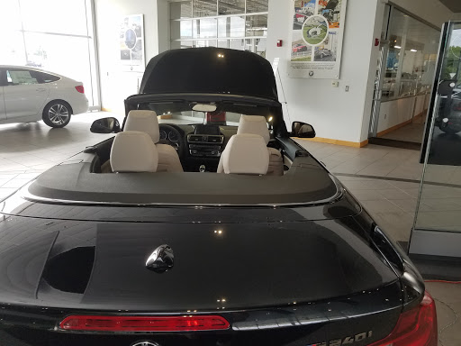 BMW Dealer «BMW of Milwaukee North», reviews and photos, 5990 N Green Bay Ave, Glendale, WI 53209, USA