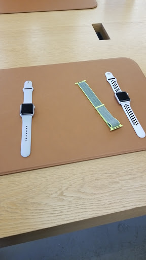 Computer Store «Apple Greenwich Avenue», reviews and photos, 356 Greenwich Ave, Greenwich, CT 06830, USA