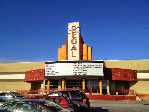 Movie Theater «Regal Cinemas Boulevard Centre 14», reviews and photos, 24 Royal Mall Dr, Niles, OH 44446, USA